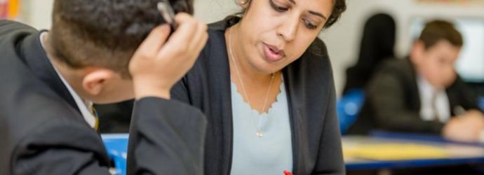 image_of_teacher_helping_secondary_pupil