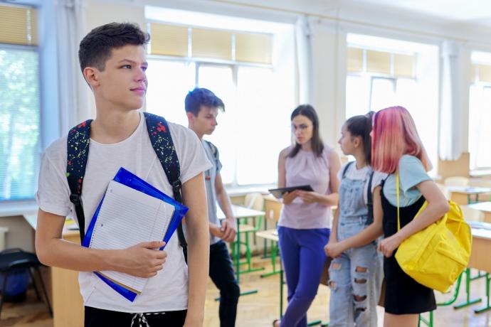group_of_secondary_aged_pupils_walking_in_a_corridor